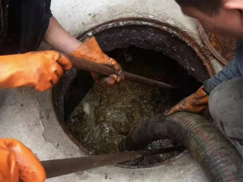 岑溪清理化粪池时如何避免沼气的危害?